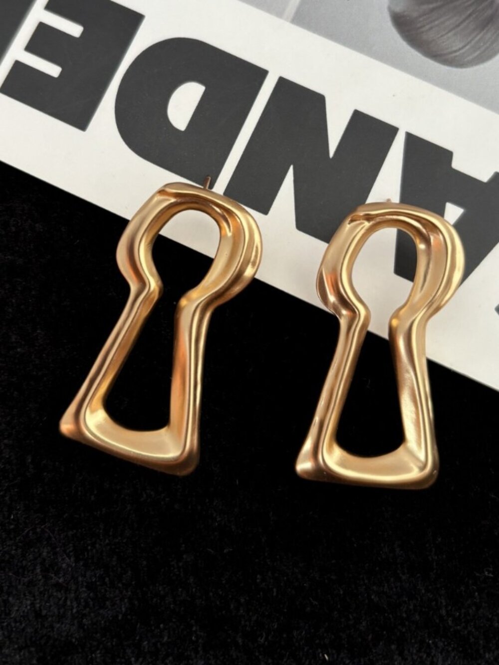 Schiaparelli Minimalist Keyhole-Shaped Stud Earrings